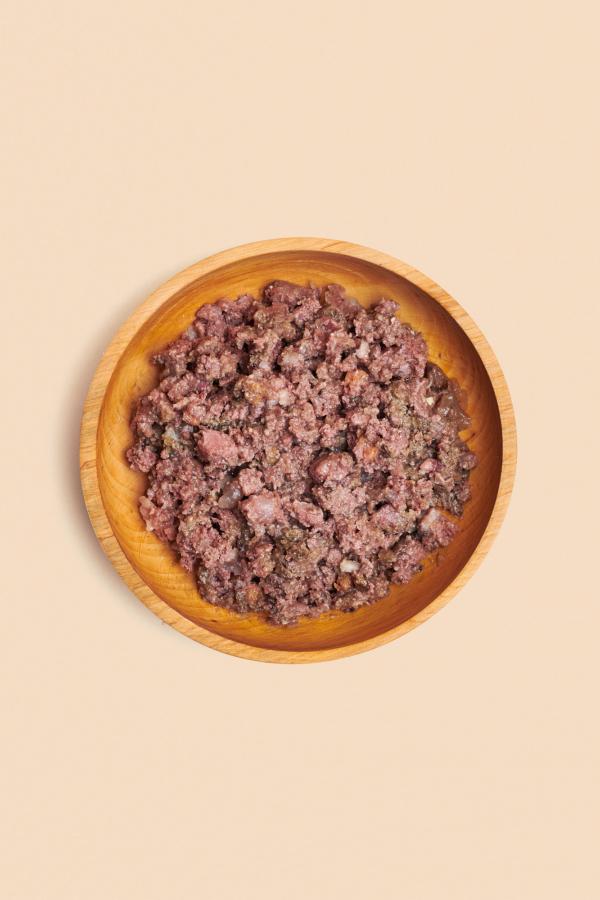 Contenuto cibo umido per cani con carne di manzo